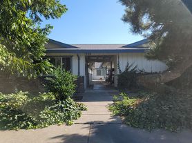 702 E Yorkshire Dr, Stockton, CA