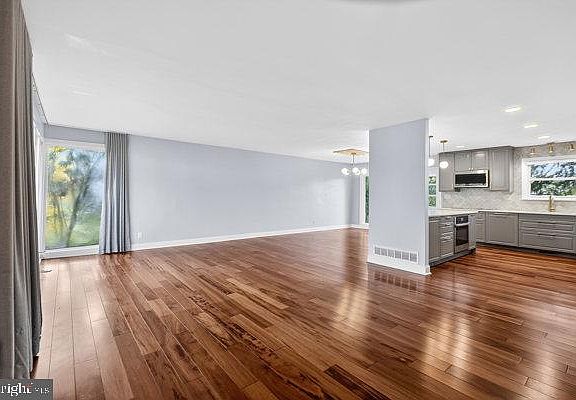 3rd image of 634 Linton Rd