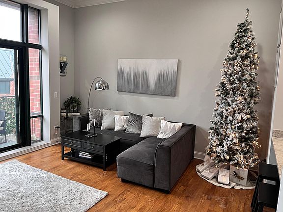 3rd image of 1440 S Wabash Ave #405