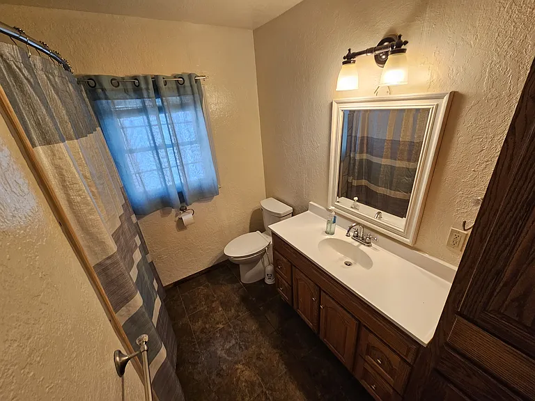 1904 W Oak Ave — Photo 10