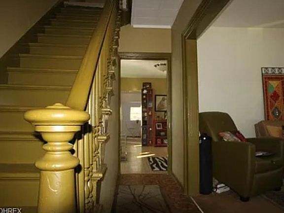 5th image of 135 E Crain Ave