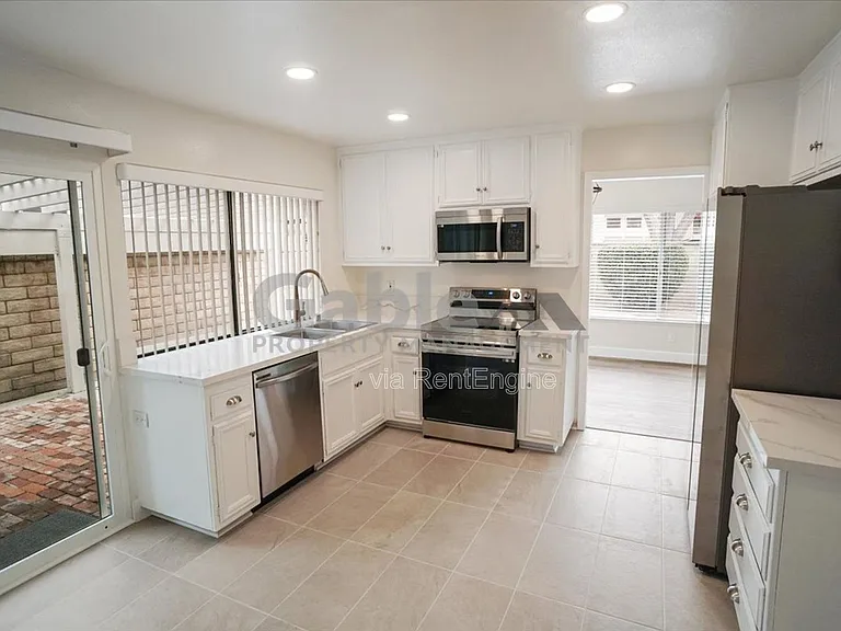 23922 Avenida Entrana — Photo 2