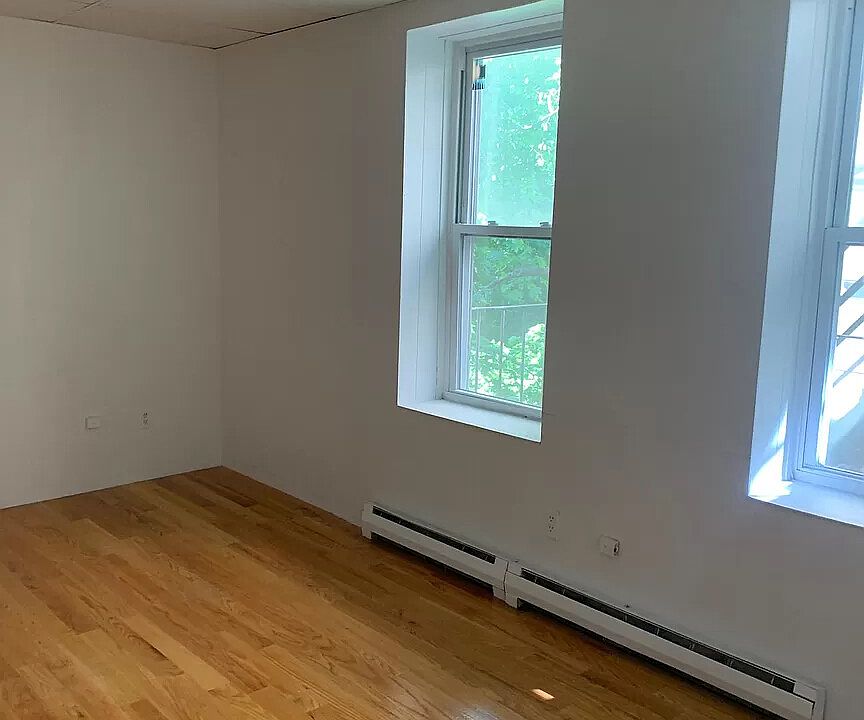 2nd image of 199 Strathmore Rd APT 2