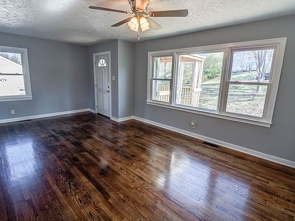 2nd image of 976 Swift Dr