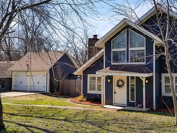 2nd image of 3024 Woods Ln