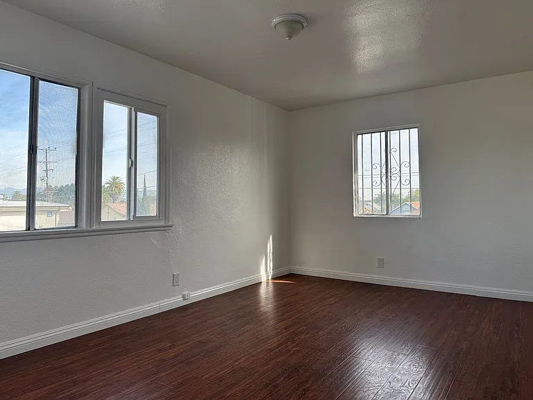 10705 S Figueroa St #10 — Photo 13