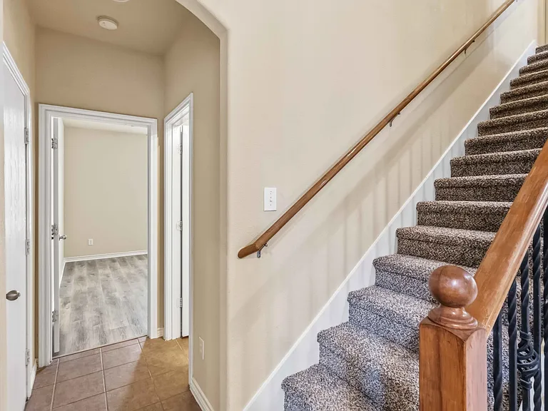 807 Clear Water Dr — Photo 28