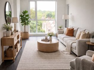 223 Saint Clair Ave W #505, Toronto, ON M4V0A5