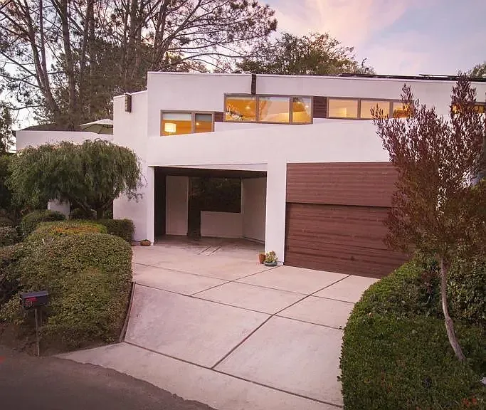 678 Orchid Ln — Photo 2
