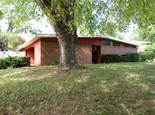 1306 El Camino St, Ponca City, OK 74604