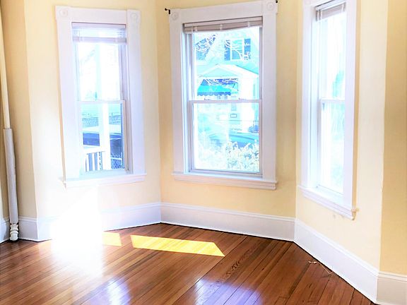 2nd image of 32 Silver St #1C