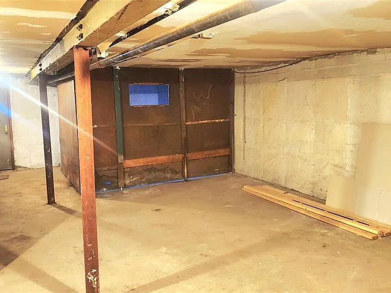 664 Remsen Ave — Photo 16