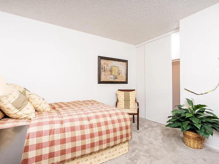 The Seasons Apartments — Photo 16