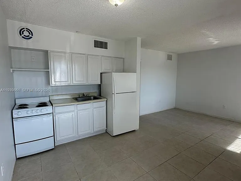 101 NW 29th Ave #4 — Photo 4