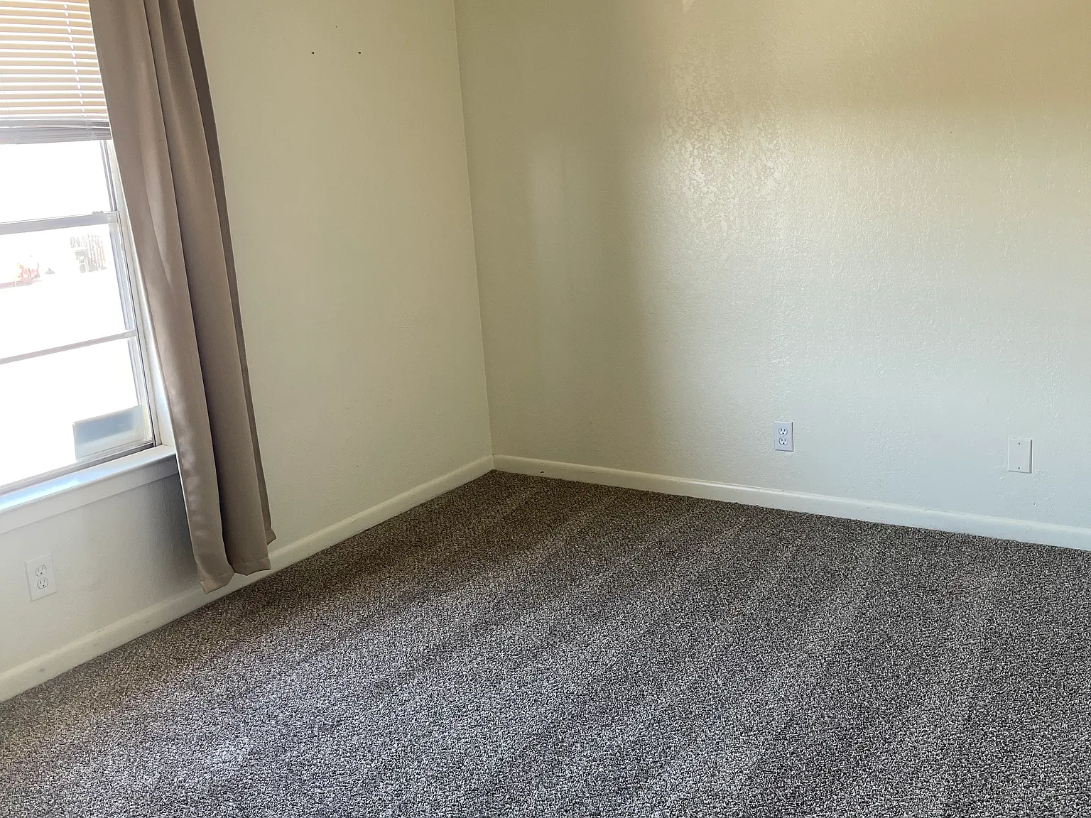 1702 Kirk Ave — Photo 1