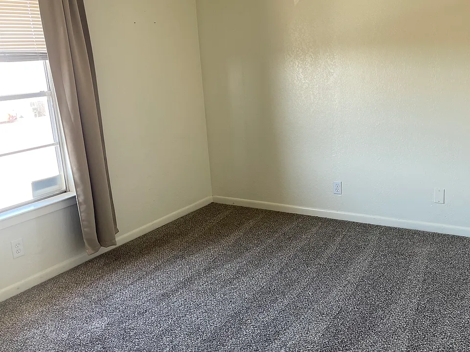 1702 Kirk Ave #203