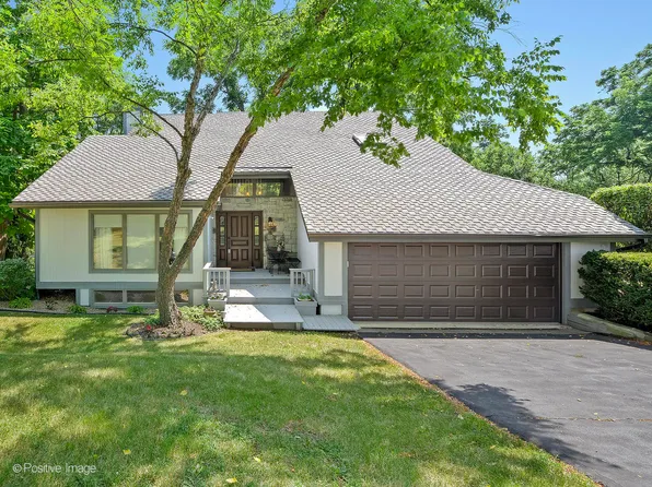 5N961 Ravine Dr, St Charles, IL 60175
