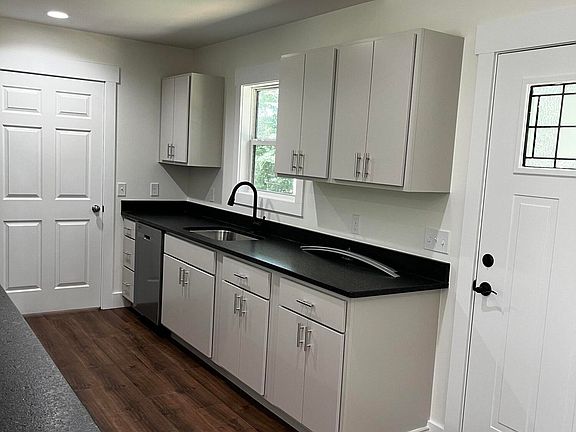 5th image of 135 Peachtree Dr