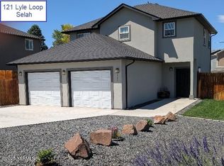 121 Lyle Loop Rd, Selah, WA 98942