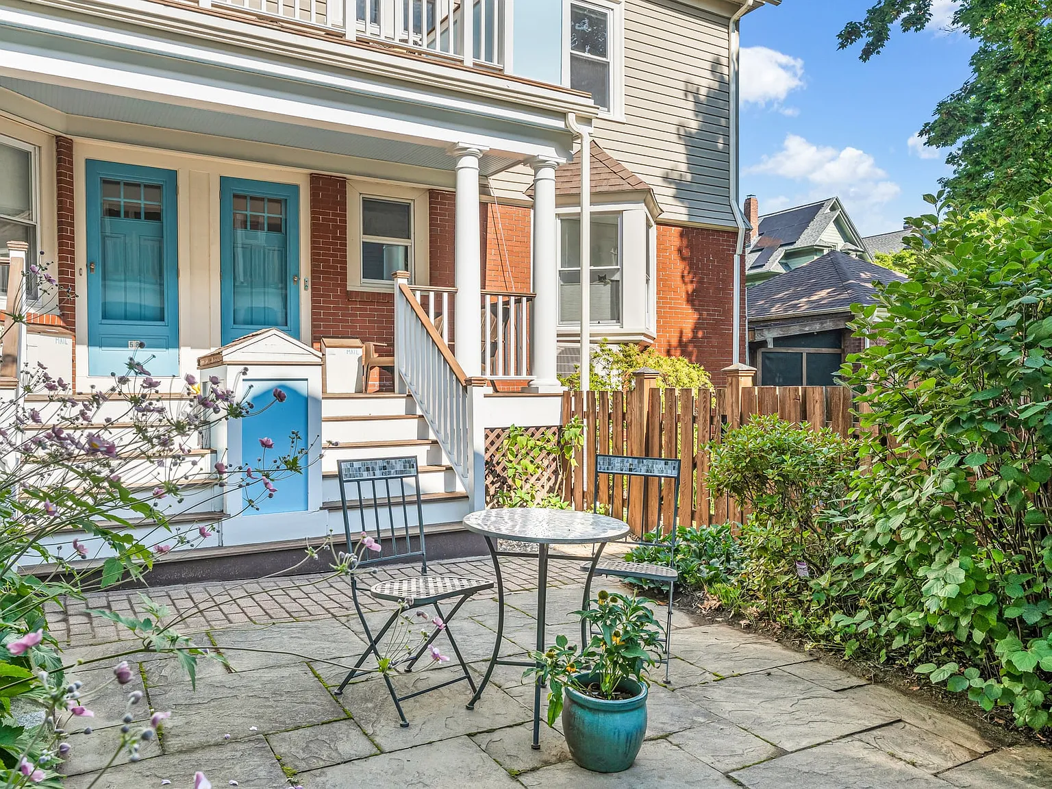 4 bed, 2200 sqft, $4,000 — Photo 3