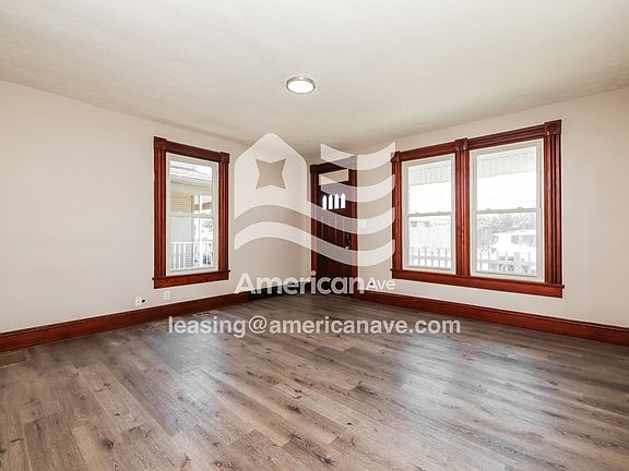 139523_003_living_room_3.jpg