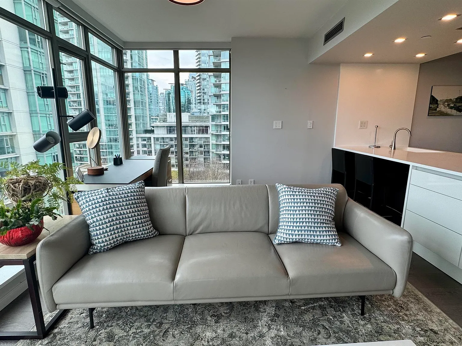 2 bed, 1210 sqft, $5,500 — Photo 4