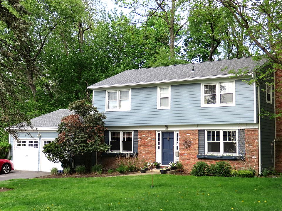 1st image of 24 Stephen Dr
