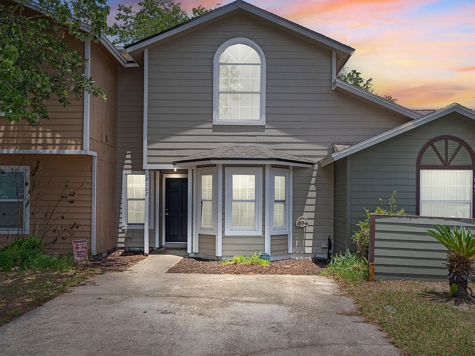 1st image of 12067 COBBLEWOOD Lane N