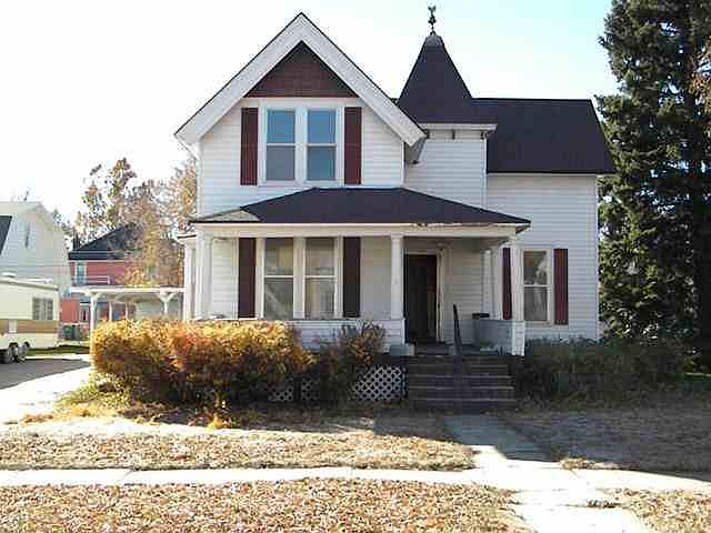 1st image of 908 W 6th St
