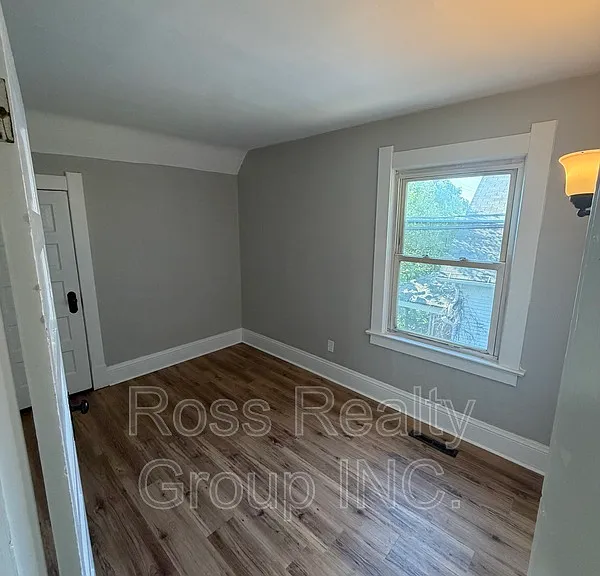 445 Hiett Ave — Photo 8
