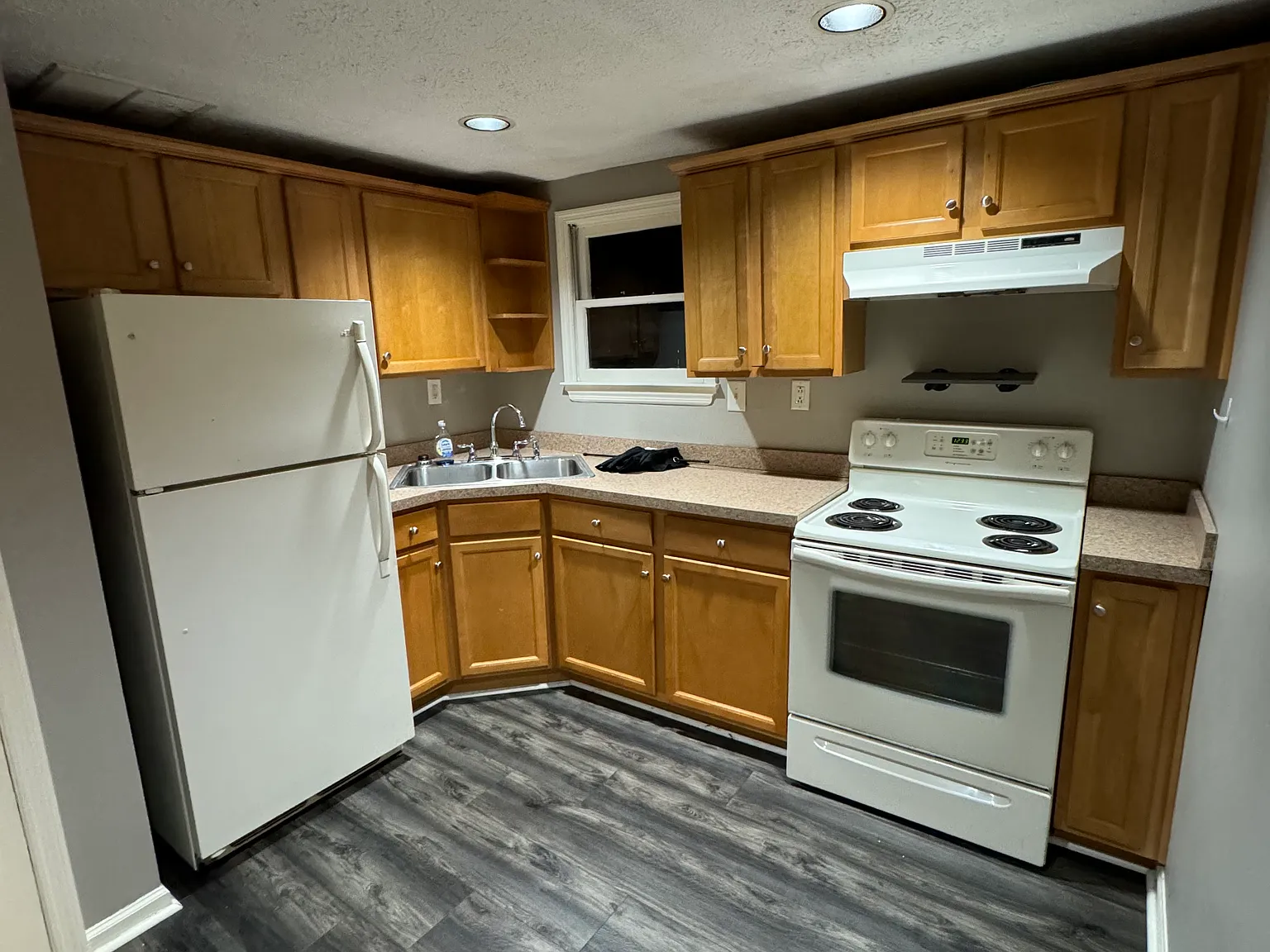 2 bed, 1000 sqft, $995 — Photo 2