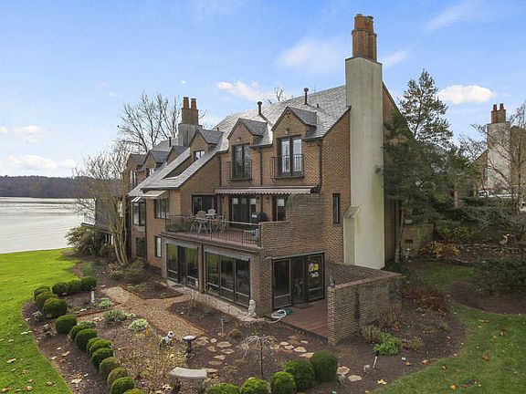 2nd image of 2228 Lake Ln