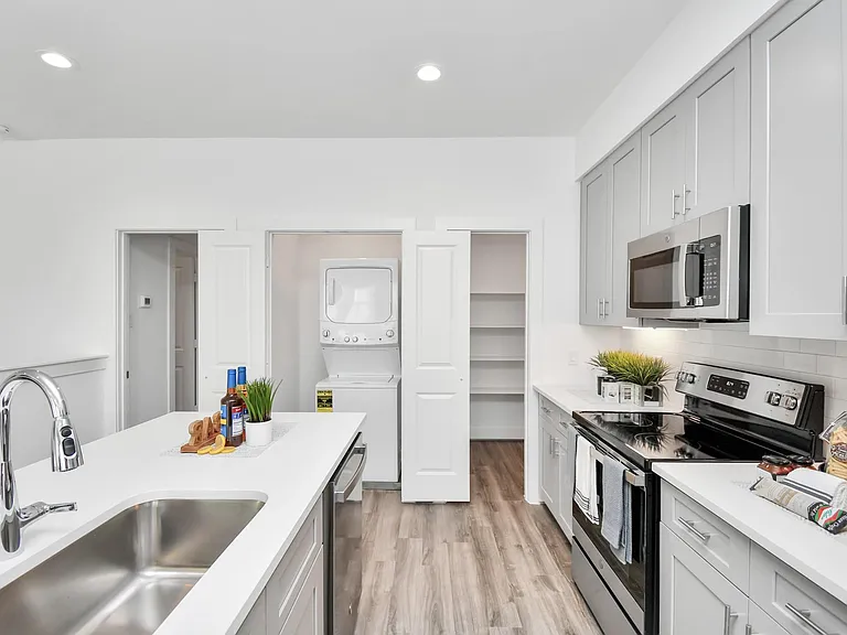 9029 Laverne Oak Ln — Photo 17