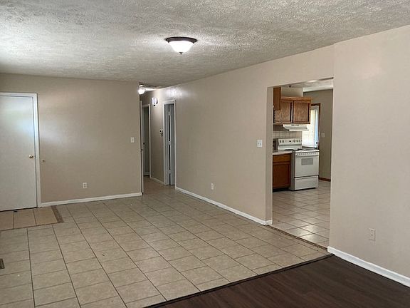 5th image of 2802 N Heatherlea Dr