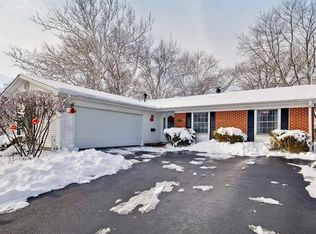 275 Pebble Creek Dr, Lake Zurich, IL 60047