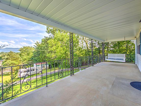 3rd image of 213 Seymour Hgts Dr