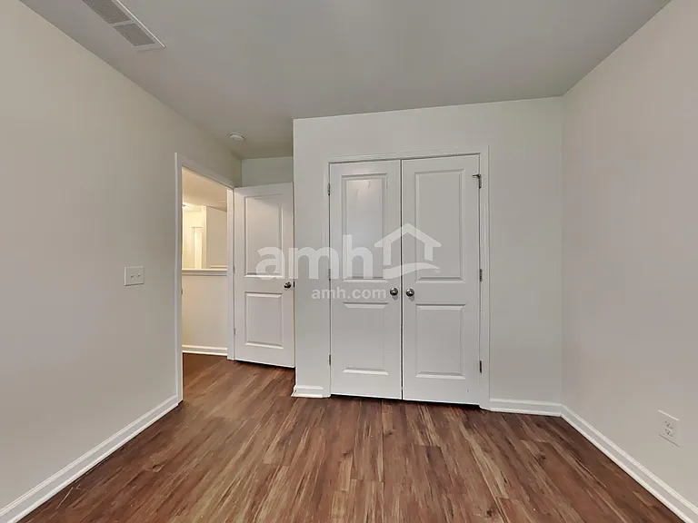 1360 Hermitage Ln — Photo 14