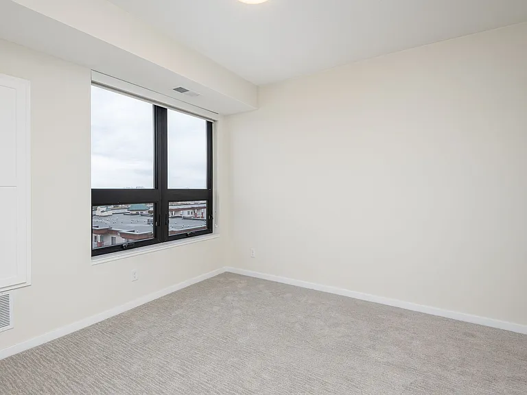 The Uptown Apartments — Photo 10