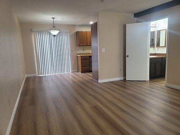 4th image of 4311 Green Ave #4311