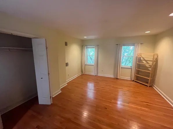 2035 Bainbridge St, Philadelphia, PA 19146