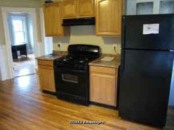 2nd image of 916 Southbridge St