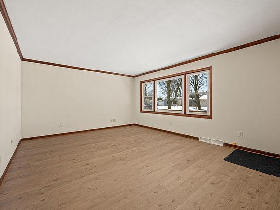 4th image of 1118 Holmes Pl