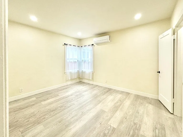 Unit Photo