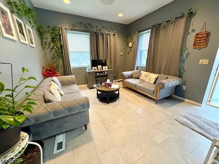36 Franklin Ave — Photo 4