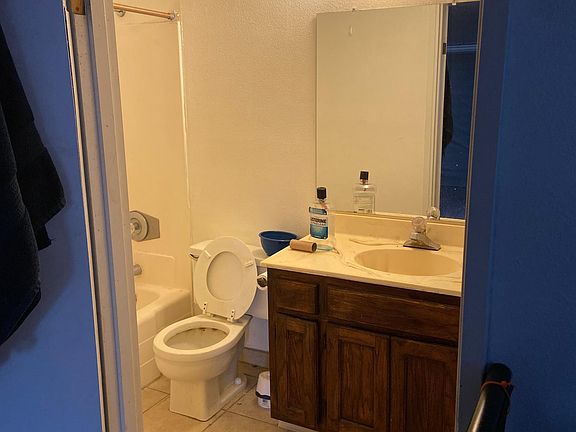 4th image of 1068 Wilbur Ave #B