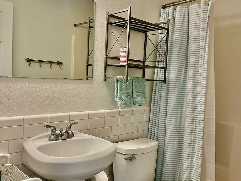441 NW Florida Ave #2 — Photo 6