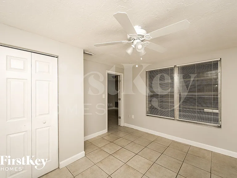 8215 Winthrop Dr — Photo 10