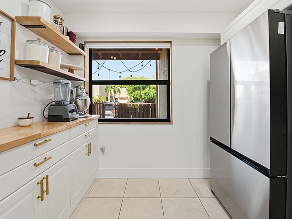 5th image of 371 W Park Drive #1-17