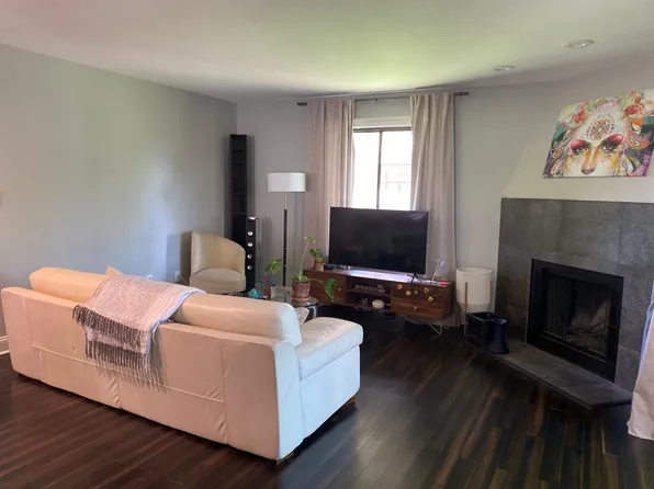 41 Gate House Ln, Edison, NJ 08820