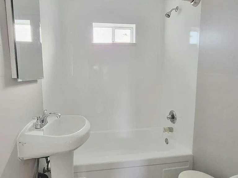 1833 E Harvard St #4 — Photo 10